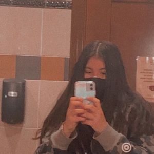 Meet your Posher, Lydia